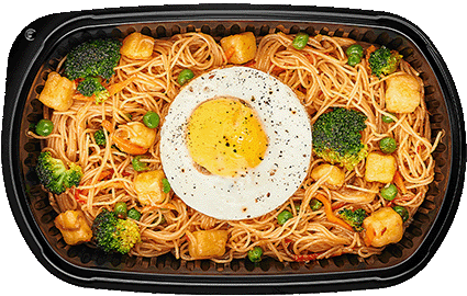 Rice noodles with veggies, tofu and egg